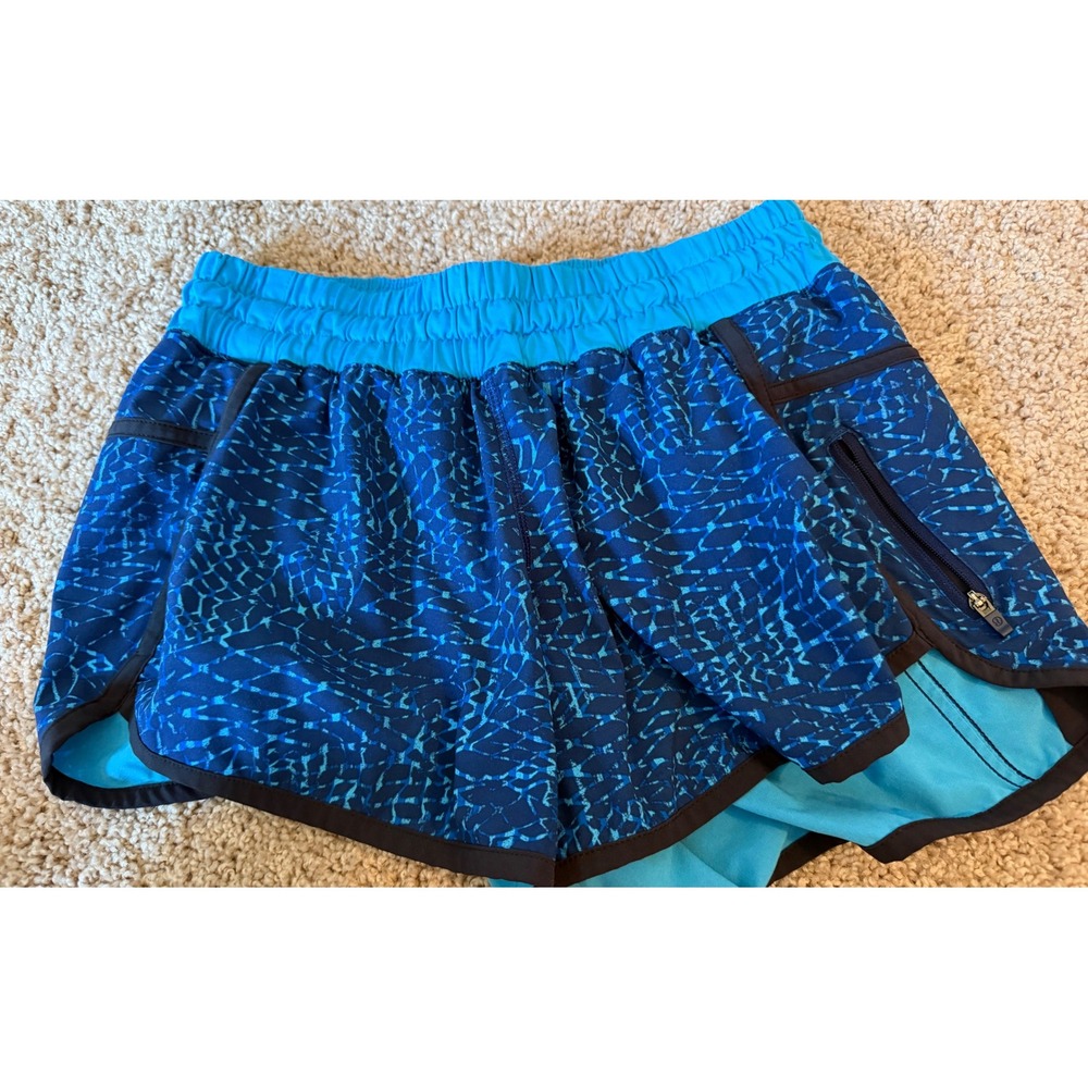 Lululemon Tracker Short IV Blue Snake Print Running Athletic Shorts Womens 6